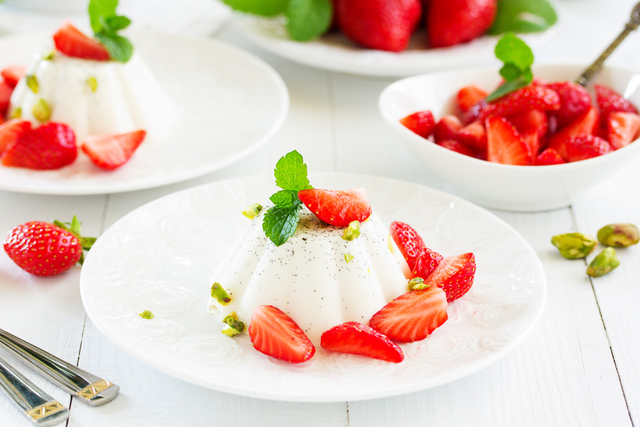 Italian panna cotta with strawberries